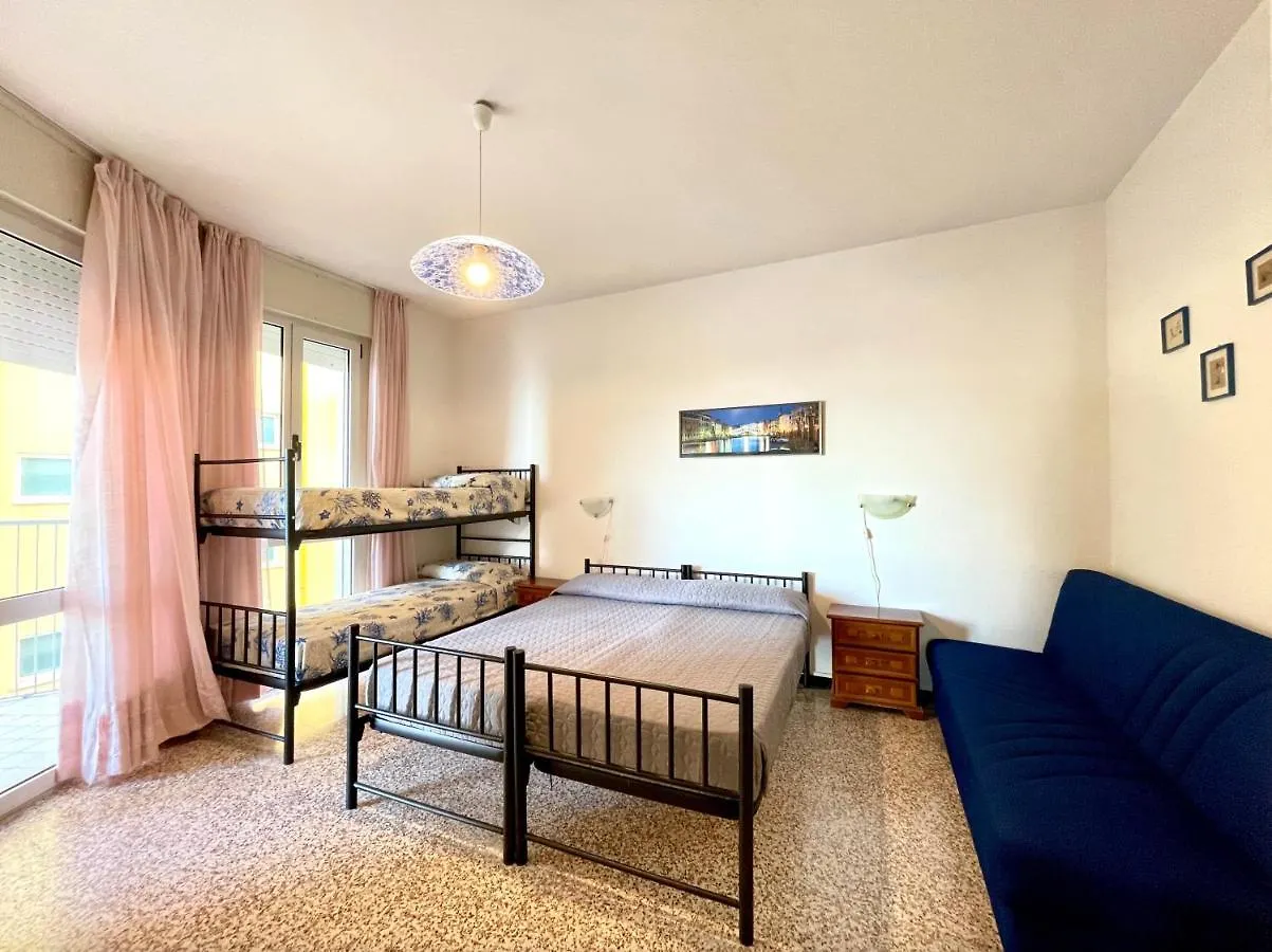 Appartamenti Fronte Mare Cc - Carraro Immobiliare Jesolo - Family Apartments 0*, Lido di Jesolo Italy